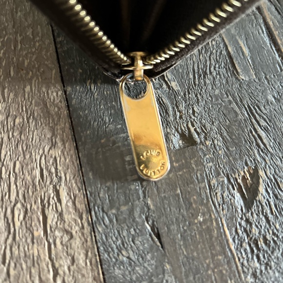 Authentic Louis Vuitton wallet - Picture 3 of 8